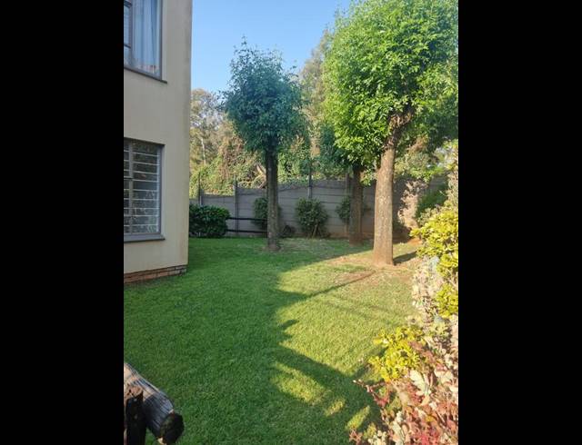 2 BEDROOM TOWNHOUSE FOR SALE IN BEDFORD GARDENS